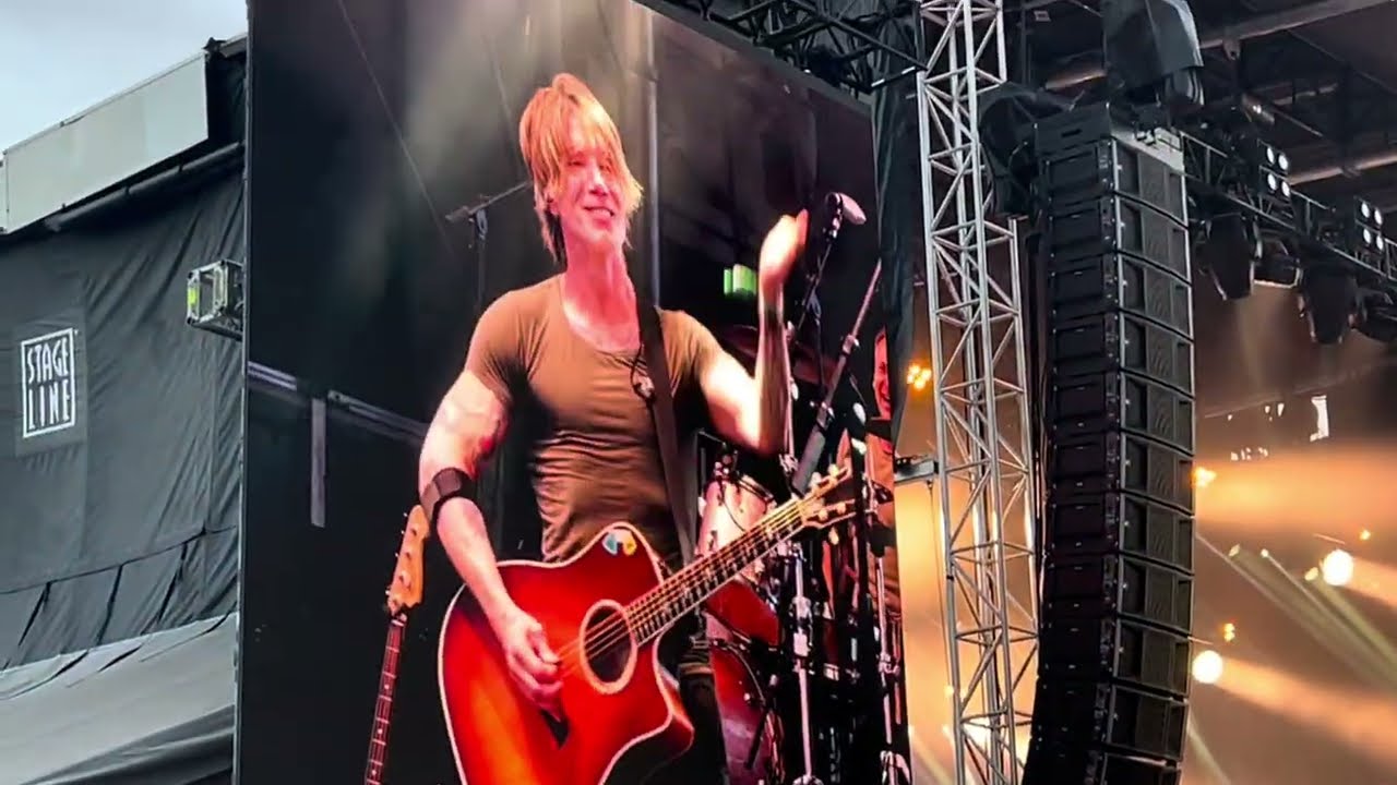 Surprise Guest Sings Iris [LIVE] in 2025 — Oceans Calling (Ocean City, MD) Goo Goo Dolls Lead Singer