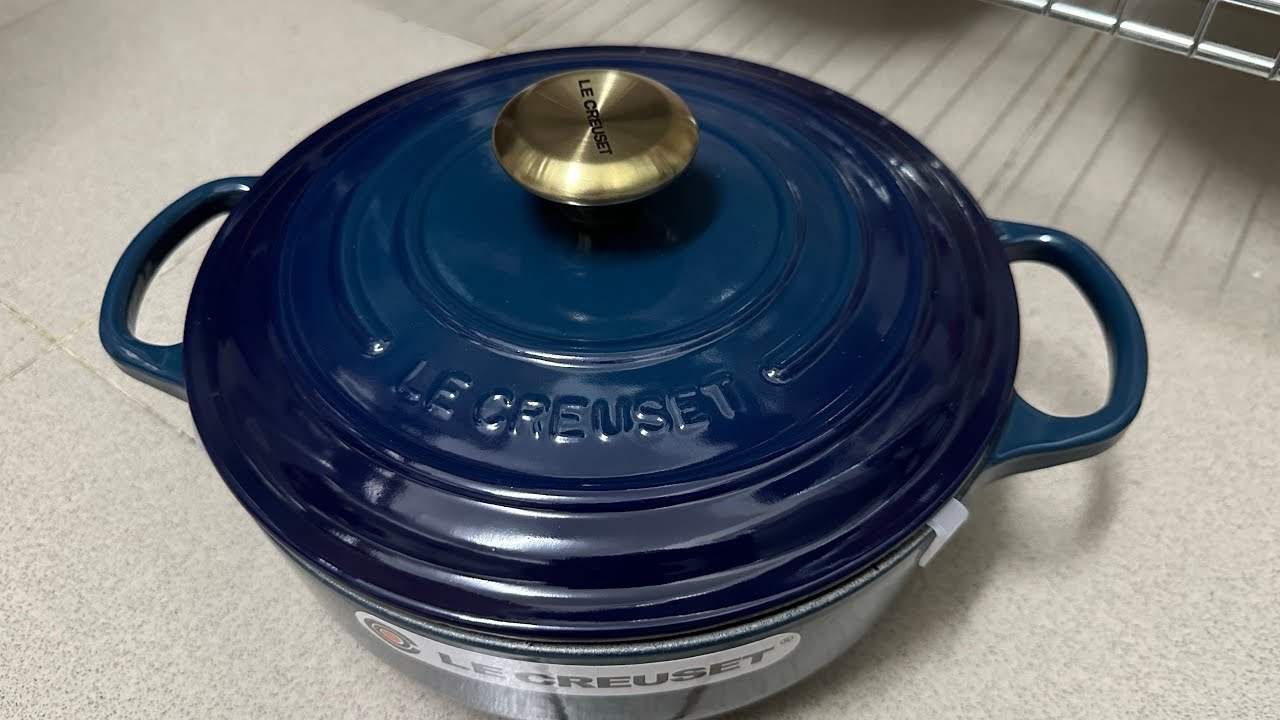 Le Creuset Signature Enameled Sauteuse / Essential Oven - Agave Colour! 3 1/2 Quart