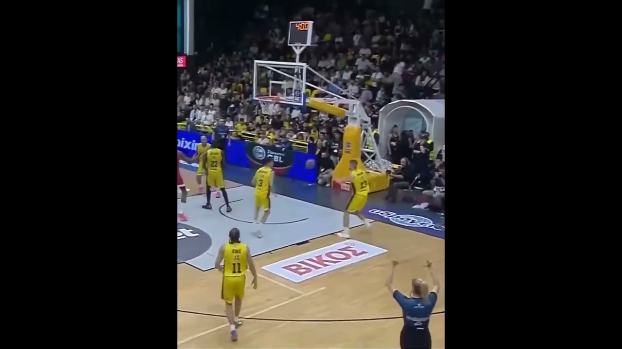 Frank Ntilikina for three-pointer!!! #olympiacos #fournier #vezenkov
