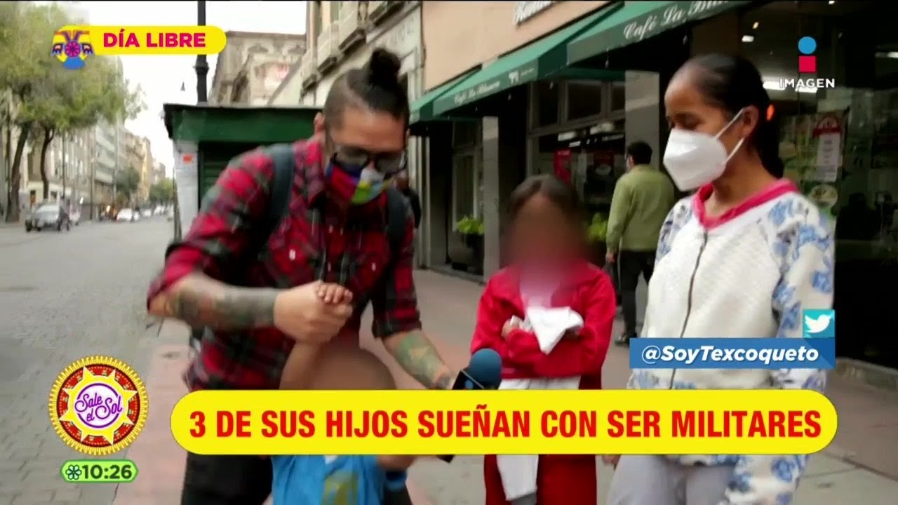 Día libre a Bertha y sus hijos, vendedores de  limonadas en el Zócalo | Sale el Sol