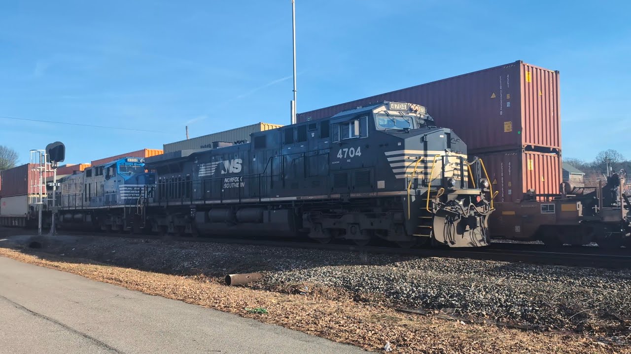 Trains In Emmaus, PA w/ NS 4000 & NKP 