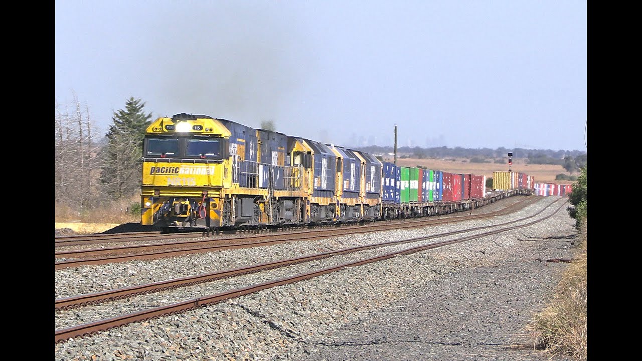 10 MINUTES of Australian Trains on Victoria's North East Line