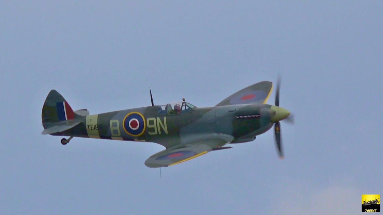 Spitfire display with engine-out at landing - Cheb Airshow 2020