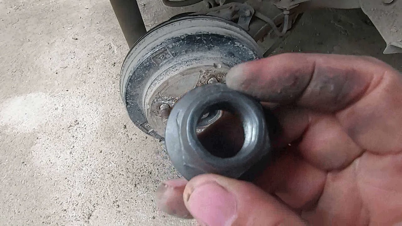 Mitsubishi mirage hatchback rear brake drum removal and inspect brake shoe