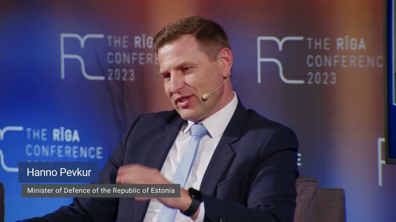 Defending NATO'S Frontline  Military Strategy for Air & Land Defence english