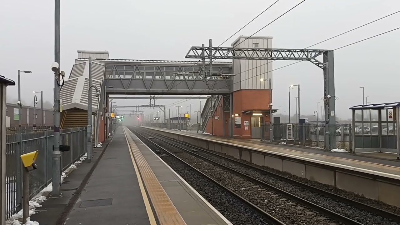 Misty, Cold & Damp at Market Harborough Railway Station and a Class 66