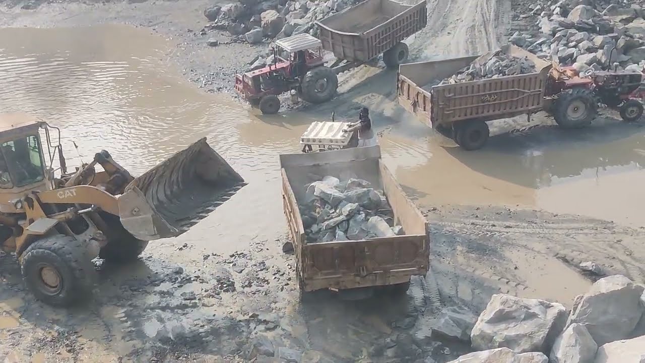 HEAVY MACHINERY: LOADING BIG STONES