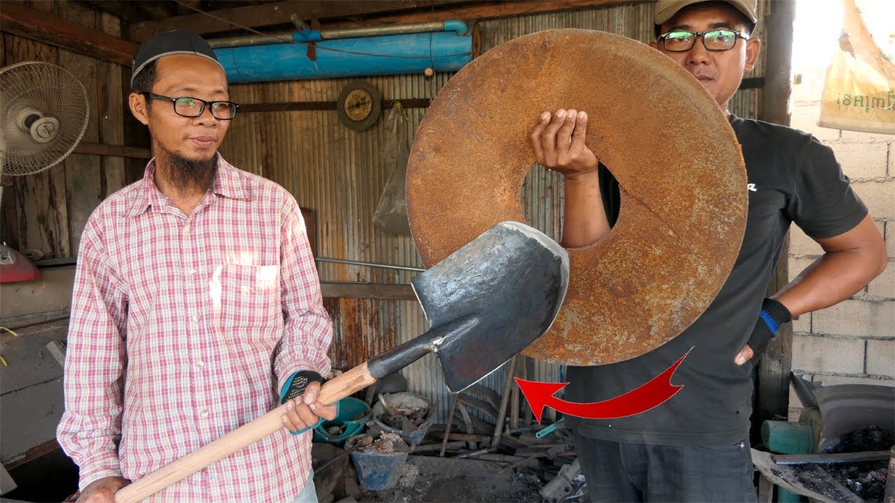 THIS IS AN AMAZING WORK / HOW TO MAKE A HIGH QUALITY SHOVEL FROM A BROKEN DISC PLOUGH