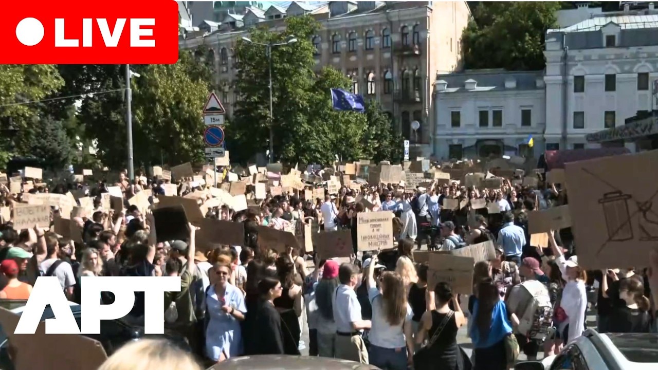 LIVE | Protesters Rally in Kyiv Over Zelensky's Move to Dismiss Defence Minister Fedorov | APT