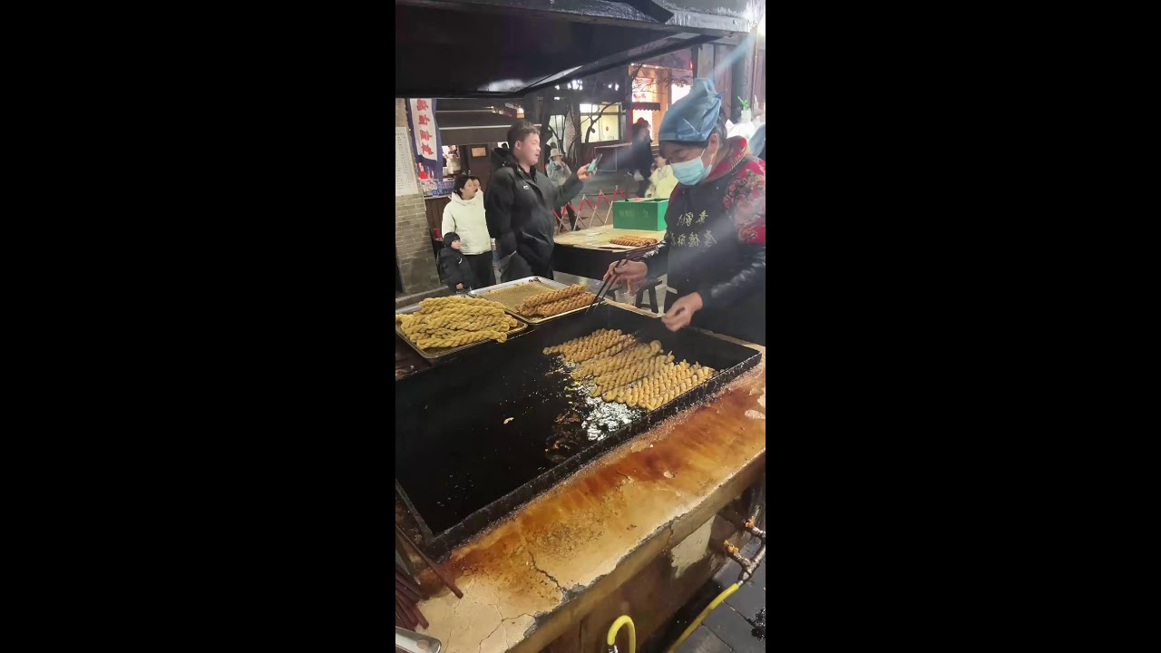 Magical Chinese street food 神奇的中国街头美食  不思議な中国の街グルメ