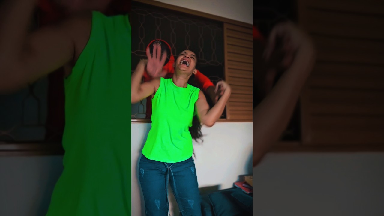 SURPRESA MORTAL!! MENINA ASSUSTADA COM PERSONAGEN ROUND 6 NA VIDA REAL!!!** #shorts