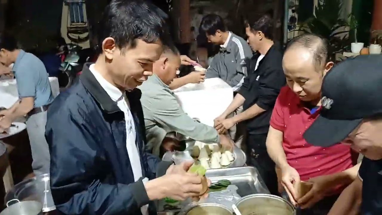 Đóng Oản  chuẩn bị cho lễ khánh thành Đền Doanh  Bằng , Phụng Thượng,  Phúc  Thọ 