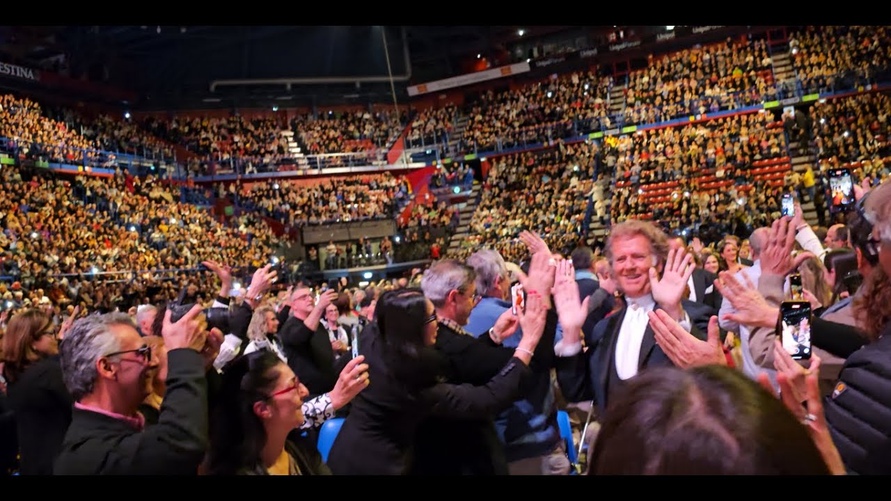 Andre Rieu Milano 20/11/2024. Forum Assago. Entrance of the Orchestra ( Entrata)