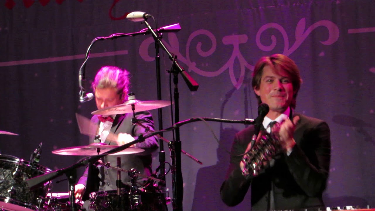 Hanson - Rockin' Around The Christmas Tree - Chicago
