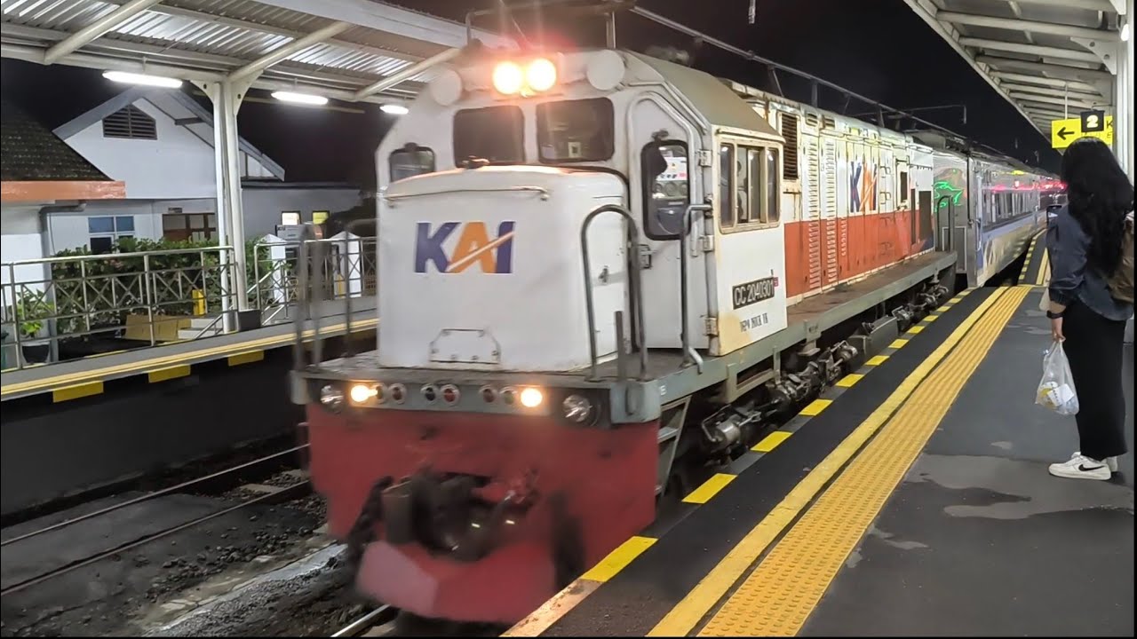 KERETA API  EKONOMI PALING NYAMAN DARI KERTOSONO MALAM SAMPAI BEKASI PAGI