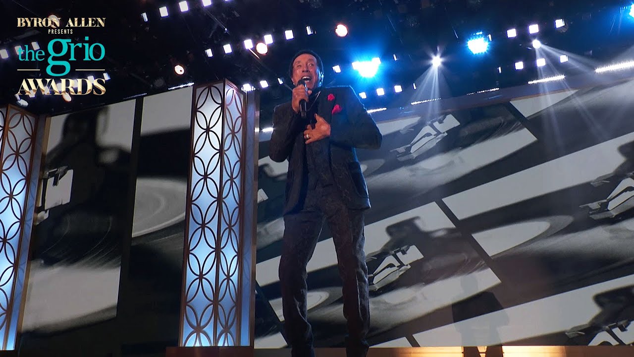 Smokey Robinson Performs 'Just To See Her' | theGrio Awards 2023