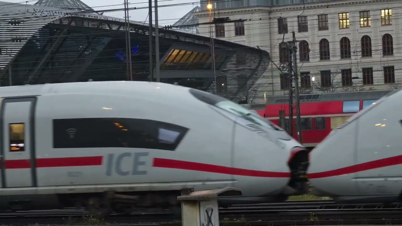 Doppeltraktion ICE 912 nach Dortmund Hbf mit ICE 224 nach Amsterdam Centraal Ausfahrt München Hbf