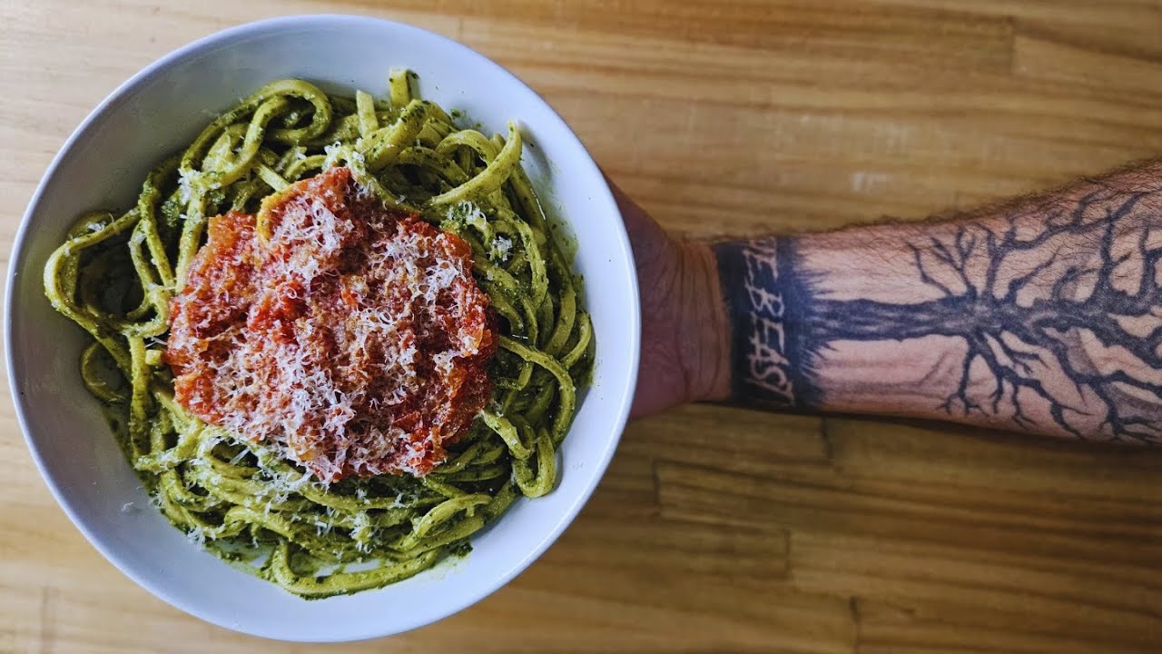 FIDEOS CON TUCO Y PESTO.