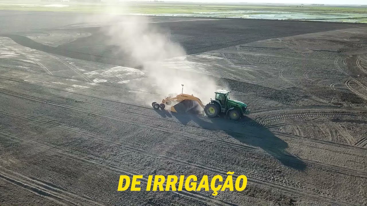 Sistematização de solo com plaina niveladora Mara  em áreas de várzea do Rio Grande do Sul