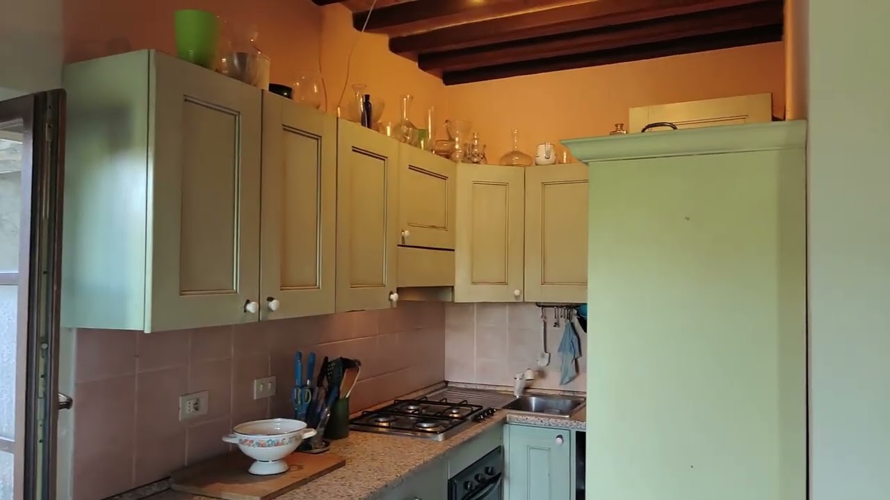 A657 Petroio  casa di paese con balcone  in vendita