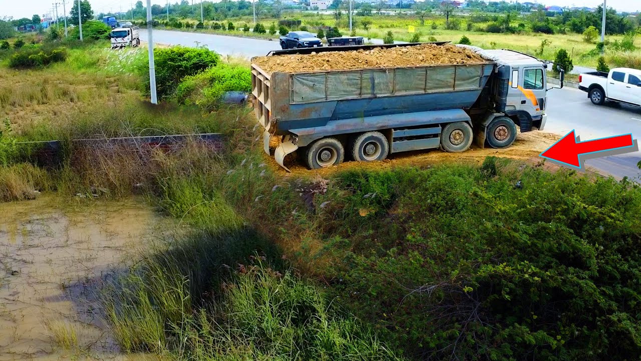 First Start Massive Landfill!! 25T Dump Trucks & SHANTUI  Dozers Push in Actions!