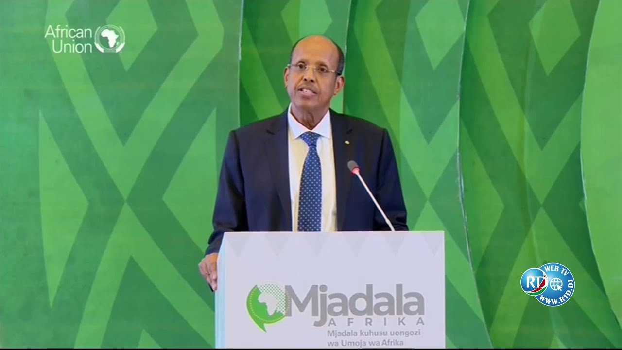 Mahamoud Ali Youssouf Brille lors du Débat « Mjadala Afrika »