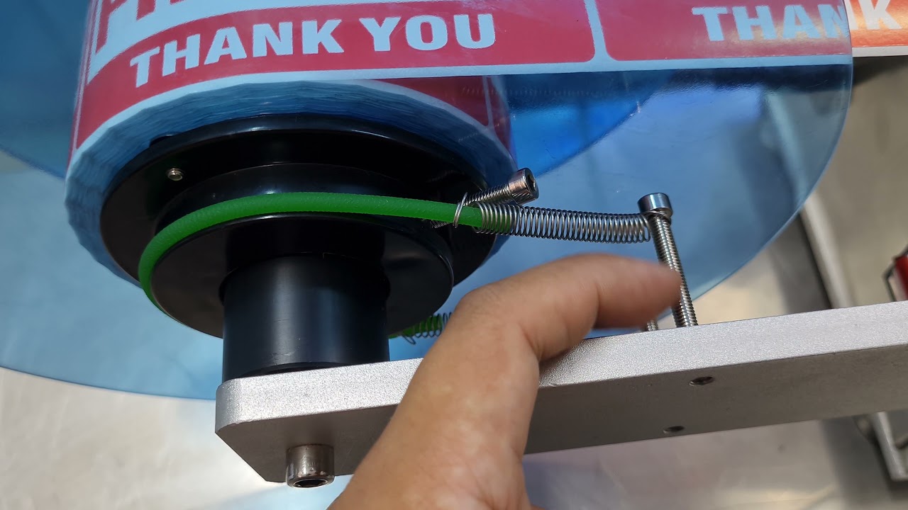 Etiquetadora Semiautomática de Frascos Cilíndricos hasta 150mm Ancho Etiq IMPORTACIONES DELTA