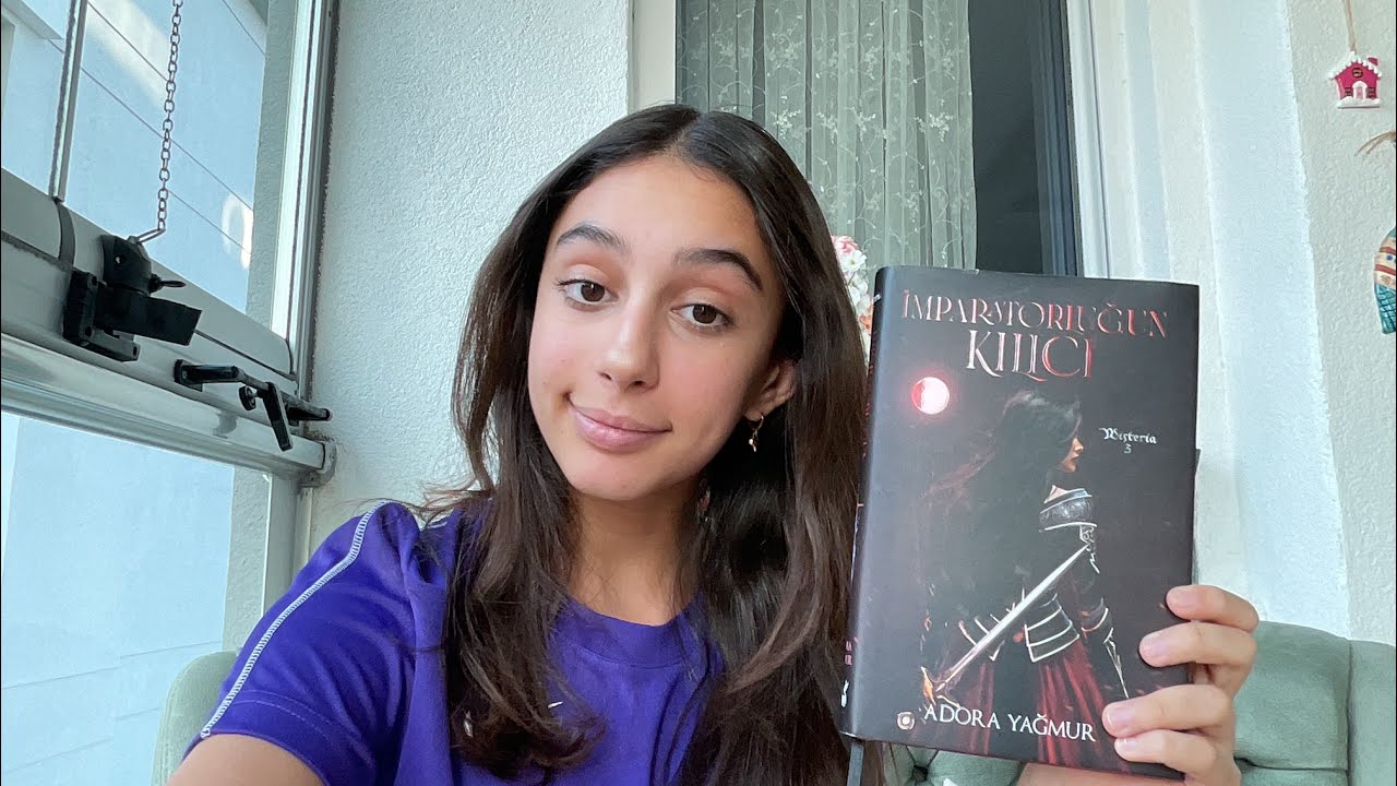 Kitap İnceliyorum İmparatorluğun Kılıcııı⚔️⚡️#booktok #kitapcekilisi #books #adorayağmur #saige