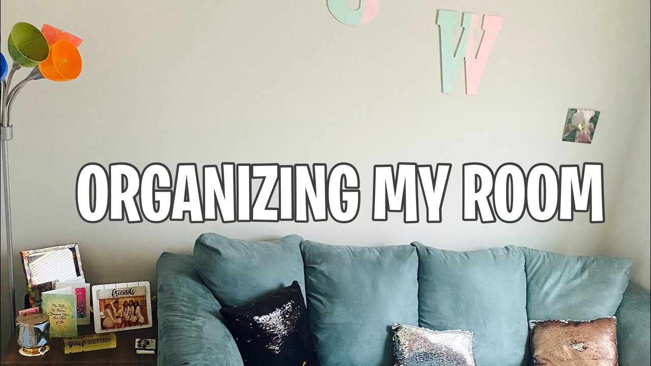 ORGANIZING MY FILMING ROOM (VLOGMAS DAY 4)