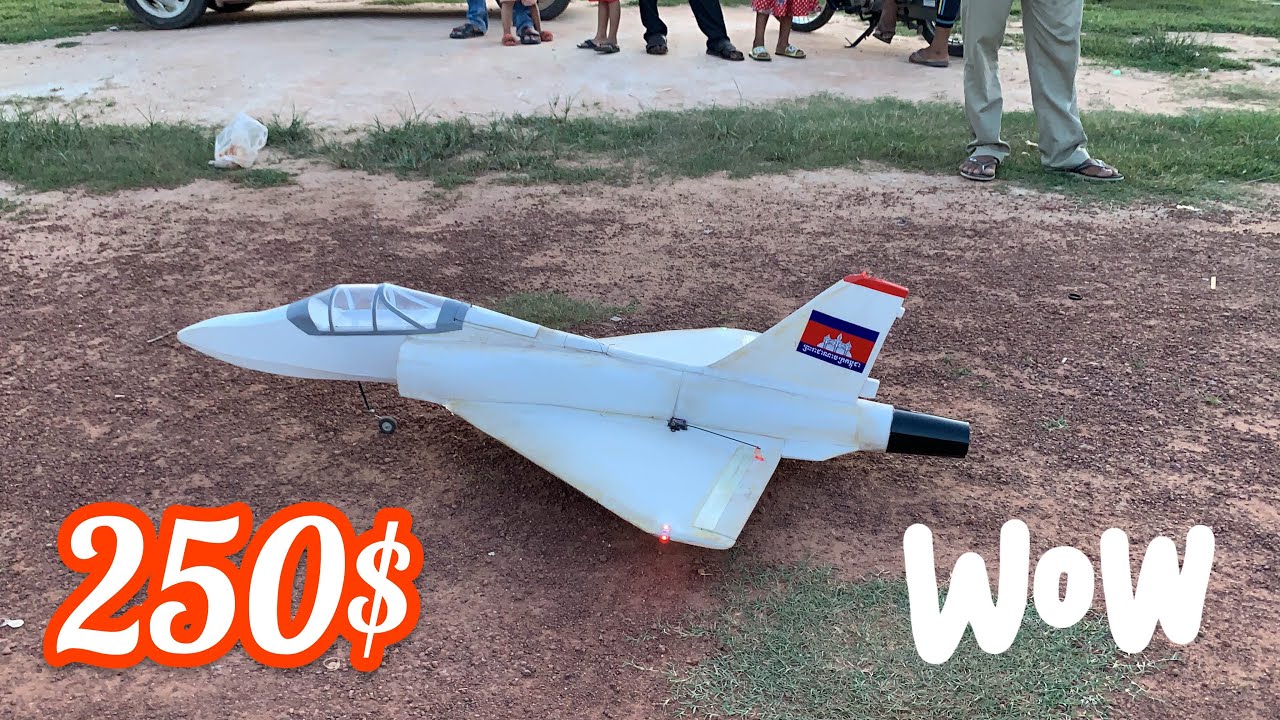 យន្តហោះផលិតនៅស្រុកខ្មែរ A Plane Is Made By Cambodian l A Remote Control Helicopter At Park