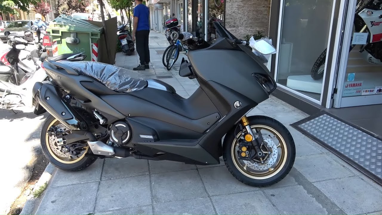 unboxing YAMAHA TMAX 560 TECHMAX - special scooter 2020