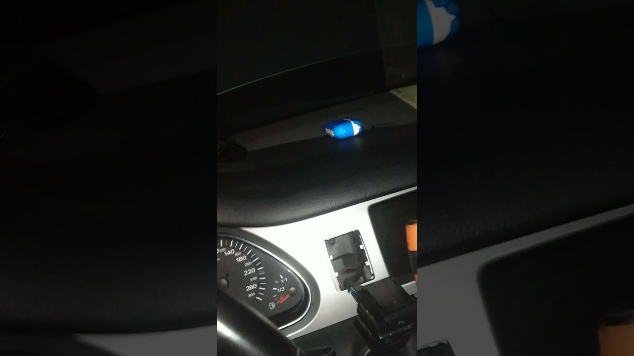 audi q 7 ac panel CD changer remove
