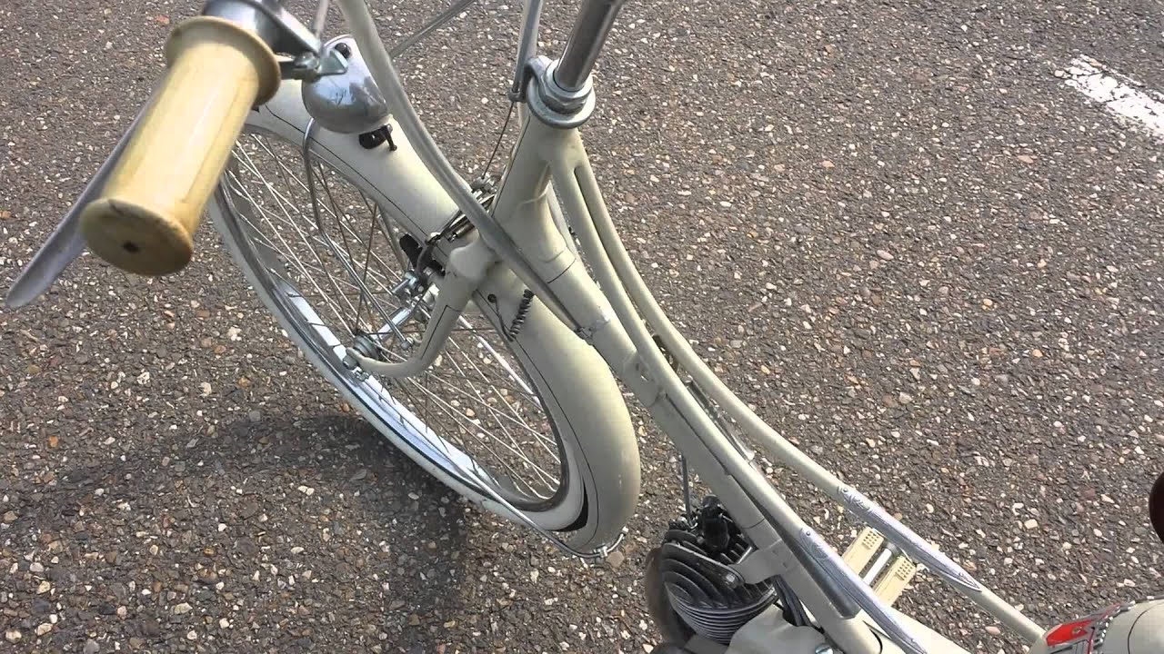 Mobylette av 33 gerestaureerd