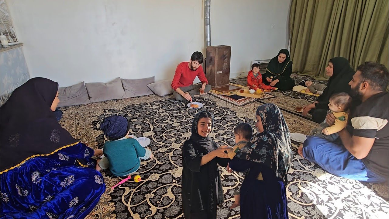 Khorshid and Jamshid visited Farzaneh with their families.👨‍👩‍👧‍👦🌺