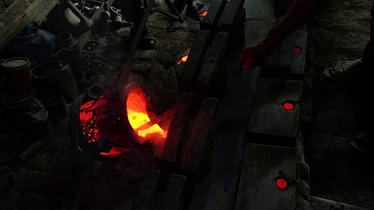 Extreme Metal Casting 🔥 Satisfying Molten Iron & Aluminum Pouring at the Foundry