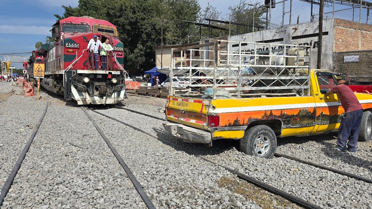 Imprudencia al más no poder, Personas, autobuses y camionetas vs. tren en las peligrosas Juntas, Jal