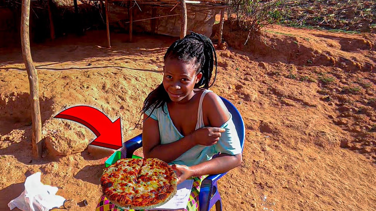 MINHA ESPOSA provando PIZZA pela primeira vêz...veja a reação dela😂