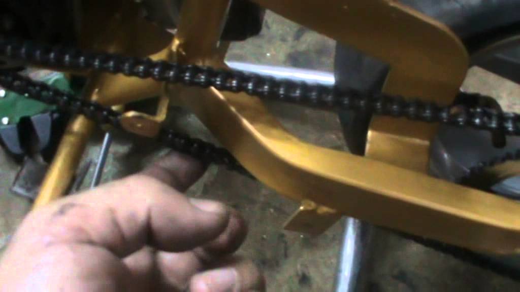Minimoto. Video Manual Taller. 19 Montar y tensar cadena. Assemble and tighten chain.