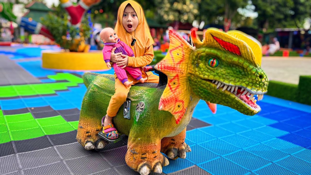 AQILA BERMAIN DAN BERPETUALANG DI DUNIA DINOSAURUS BERSAMA PAPA