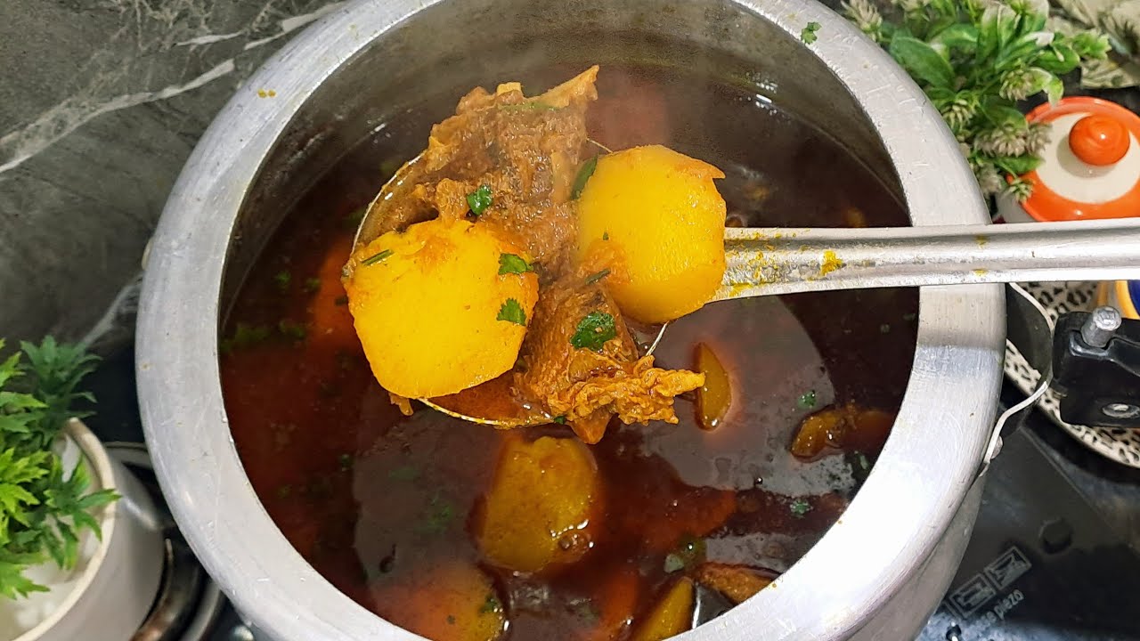 Purani Dilli Ke Famous Aloo Gosht Ki Recipe / Bade Ka Aloo Gosht / Muslim Style Aloo Ka patla Salan 