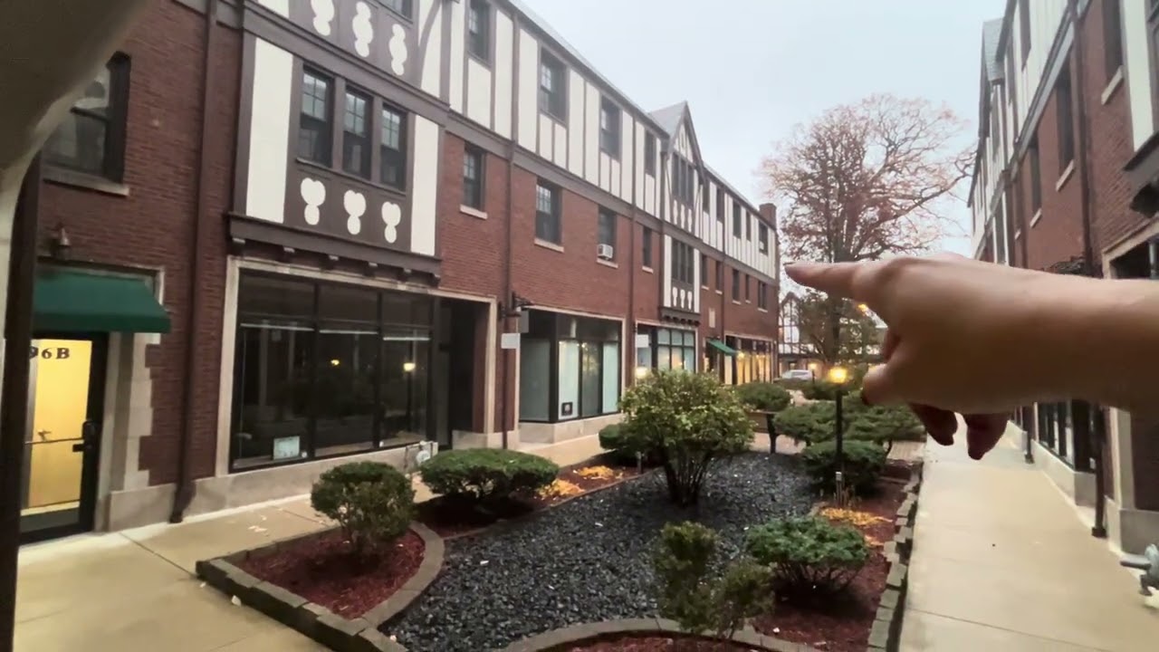 894 Green Bay Rd Courtyard, Common Areas, and Nearby Parking Options