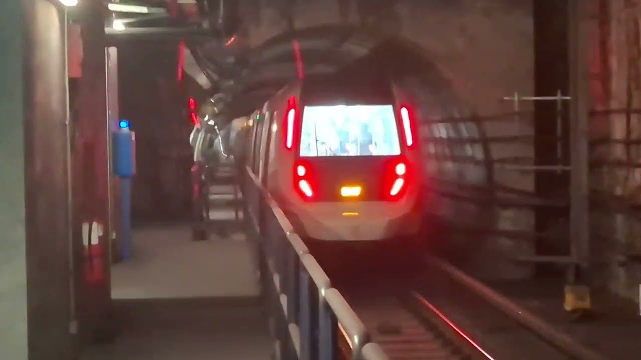 (Malaysia) MRT Kajang Line Siemens Inspiro Guiding Light Departing Bukit Bintang KG18A