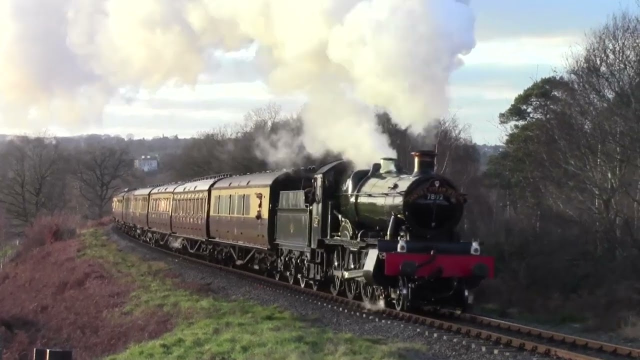 7802 Bradley Manor storms Bewdley Tunnel on the last Santa Express 24/12/2025