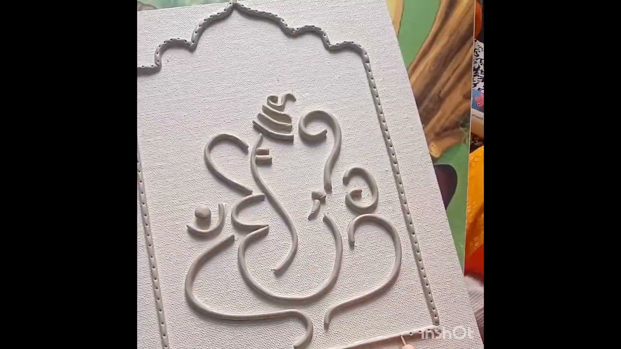 Ganesha Lippan Art 🙏#canvaspainting #lippanart #chalkpaint #diycrafts #ganeshapainting #moulditclay 