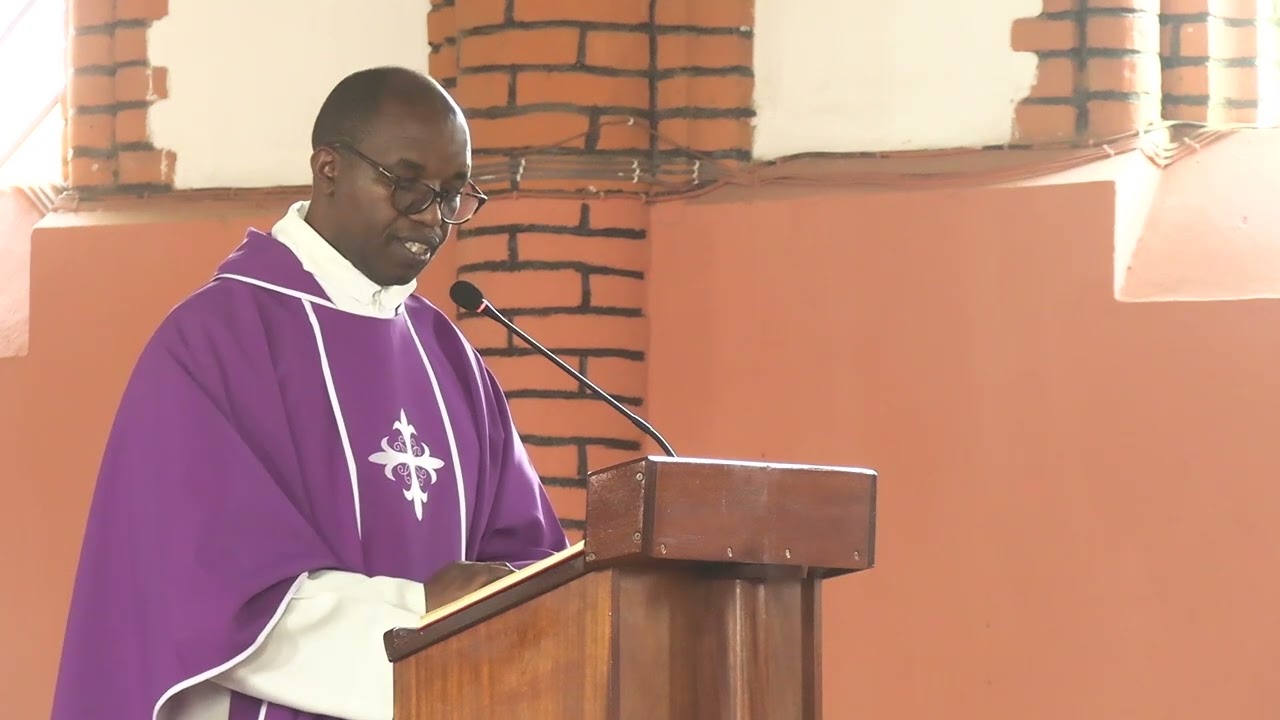 MU GISIBO TUGARUKIRE IMANA DATA UMUBYEYI W'IMPUHWE-PADIRI  EPHREM SENANI