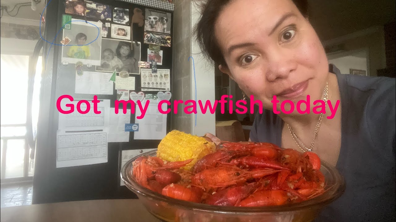 We went to buy seafood for lunch 
