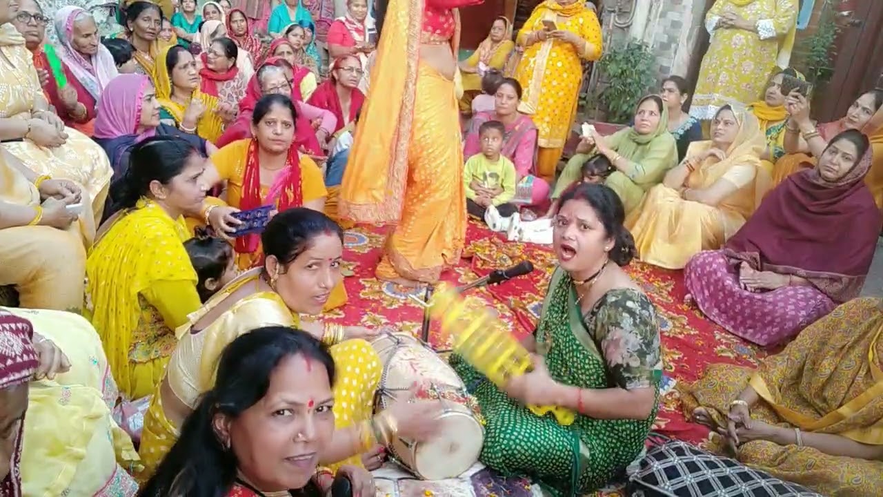 O ghunghata khol khol ke meera holi utsava 