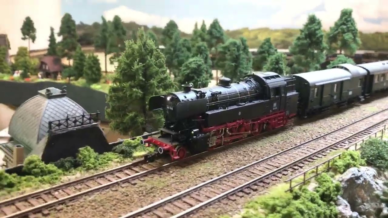 Fleischmann BR65, BR86, BR70, BR98 und Piko BR82 drehen ein paar Runden