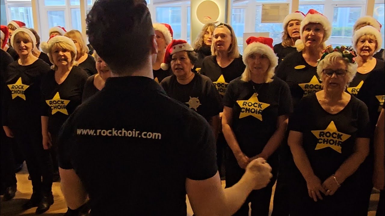 ✨️🎄THE FIRST NOEL and SILENT NIGHT Rock Choir PRESTON HOSPITAL 19rh December 2025🎄✨️