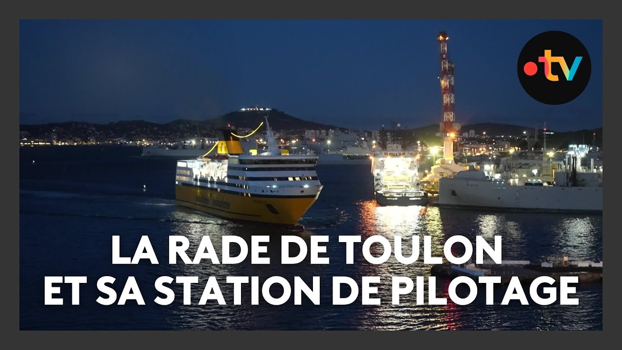 La rade de Toulon, la station de pilotage assiste les ferries dans leurs manœuvres